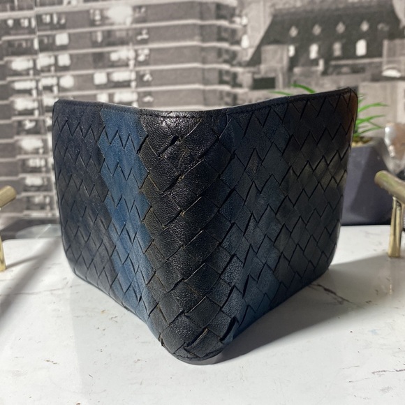 Authentic BOTTEGA VENETA Wallet - Picture 9 of 13